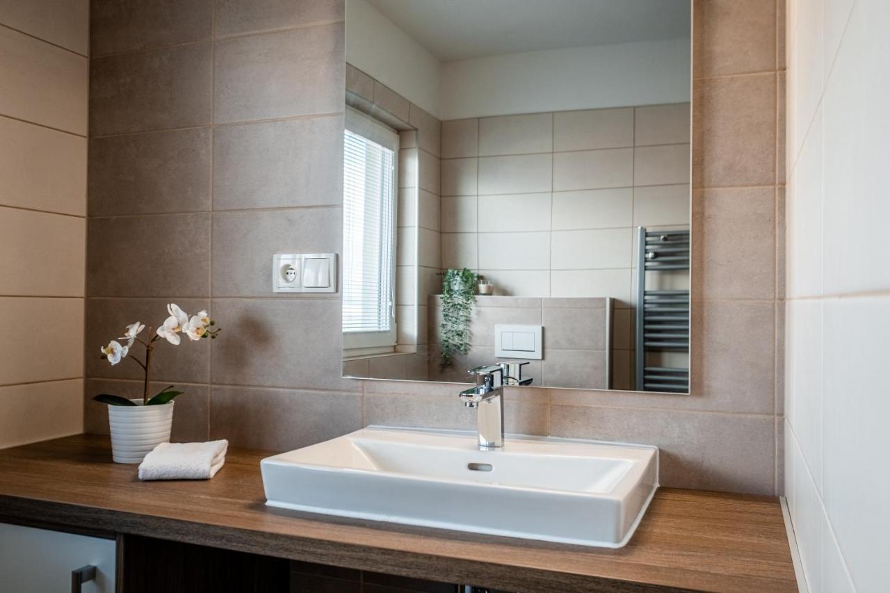 Apartmany Zabukem Mlynicky Dvur Exterior foto